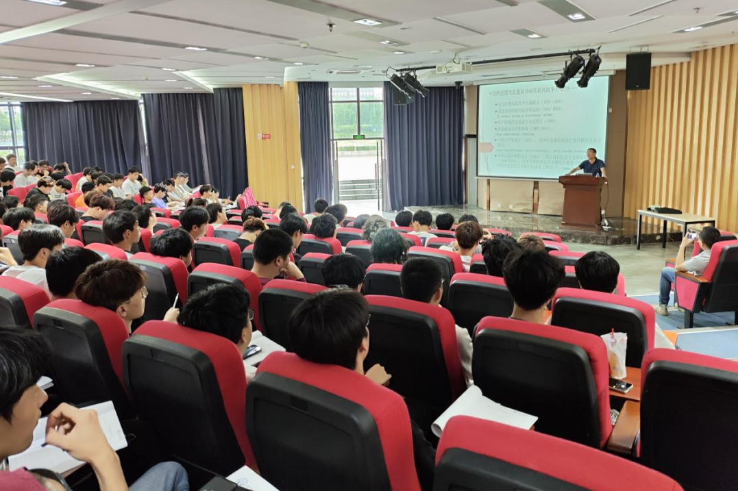 启智润心，铸魂育人 | 马克思主义学院开展“红五月”校领导走进思政课系列活动第二讲