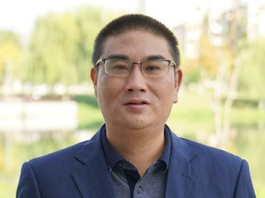 梁东 党委书记(督导专员) |  博士在读  副教授