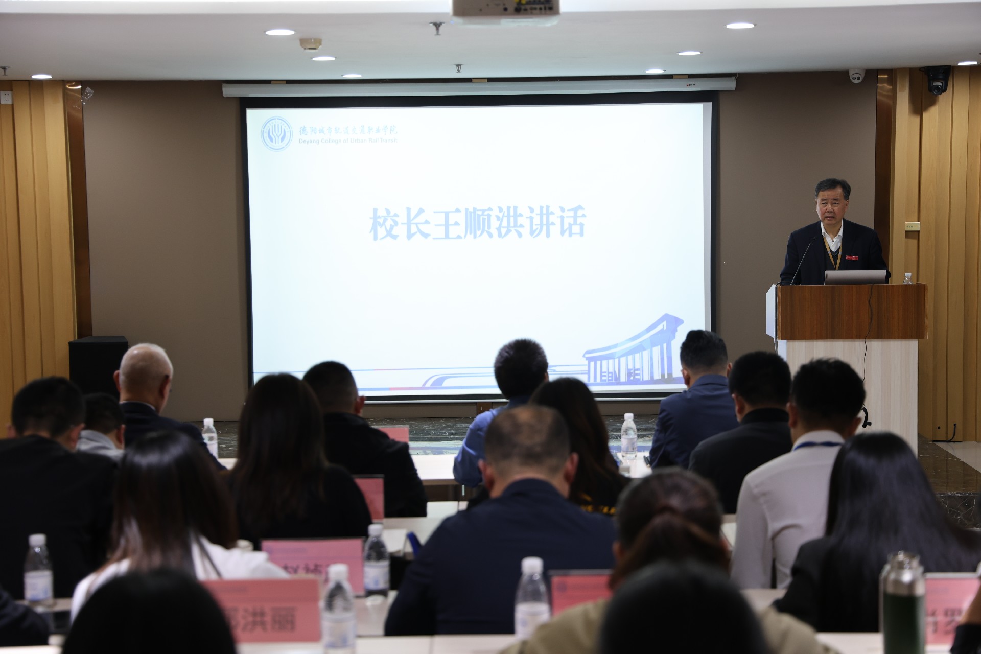 我校召开2026年校园安全稳定工作会议暨安全工作责任书签约仪式  全面部署安全稳定工作及近期重点任务